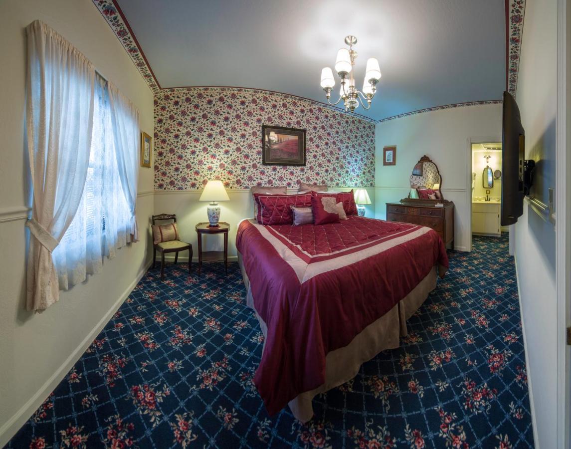 Historic Cary House Hotel — photo 23