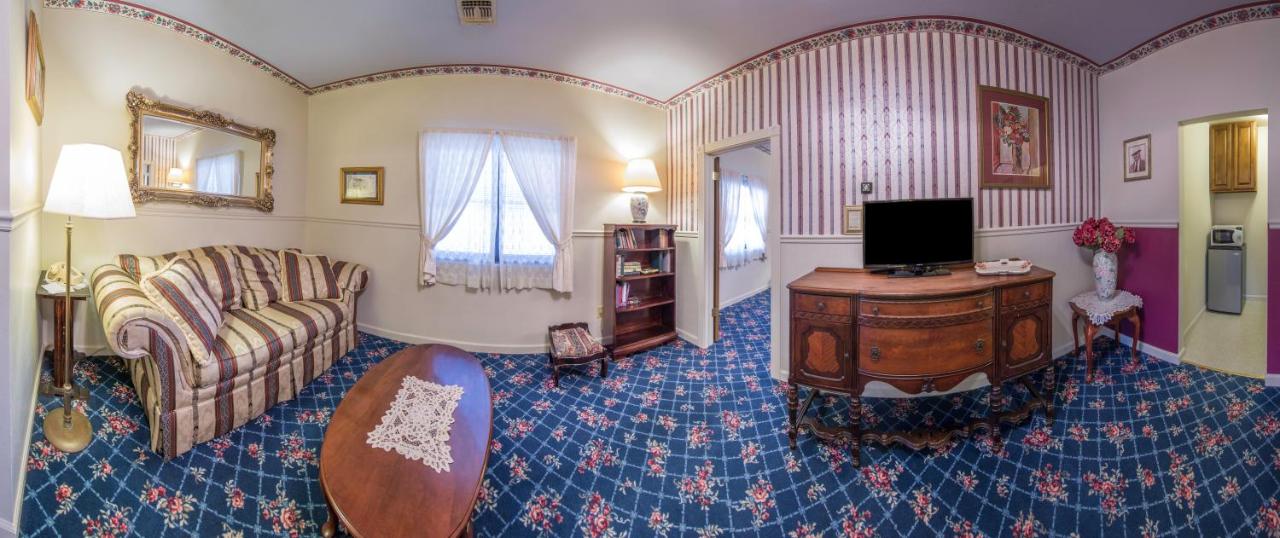 Historic Cary House Hotel — photo 22