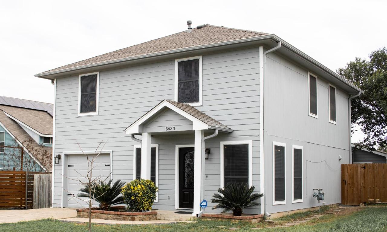 Austin Staycation Spot by The Key Rentals - 2