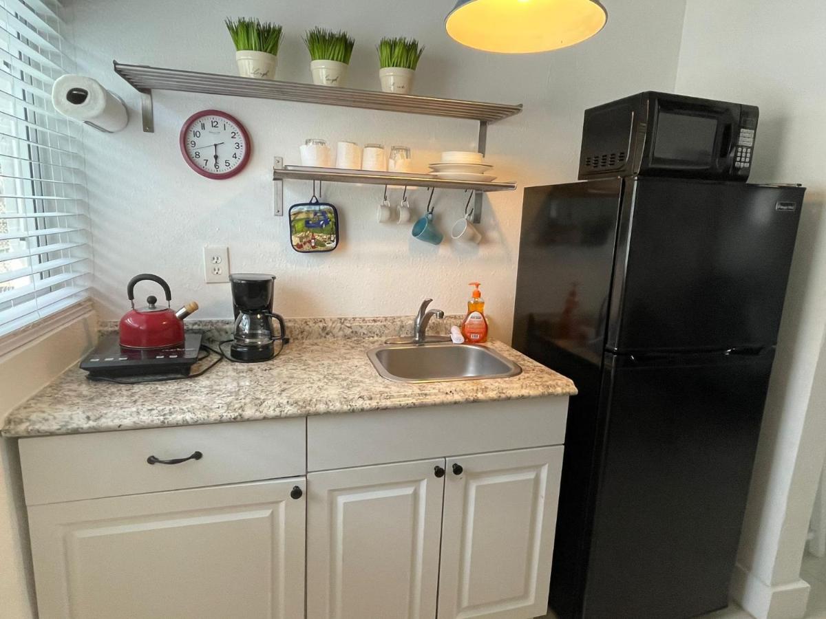 Private Studio blocks from Coconut Grove - 4