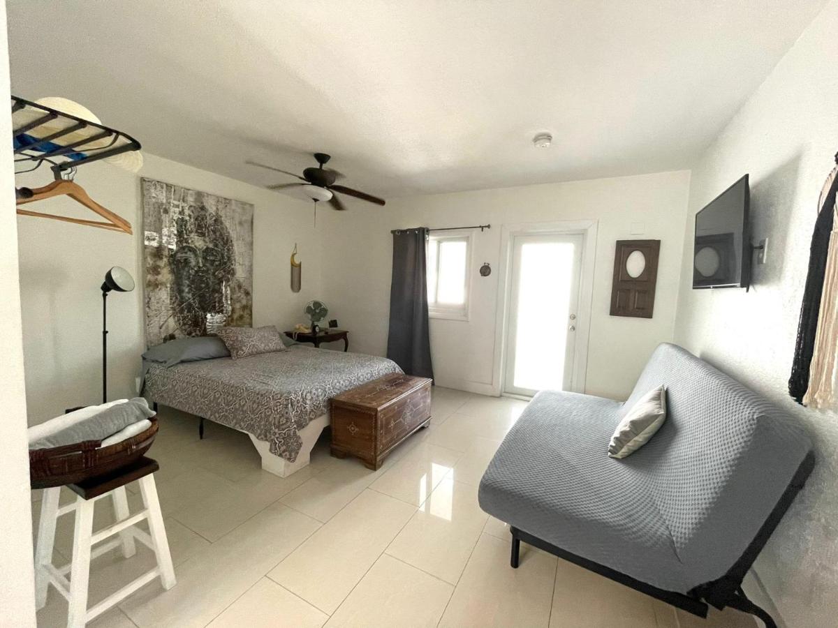 Private Studio blocks from Coconut Grove - 2