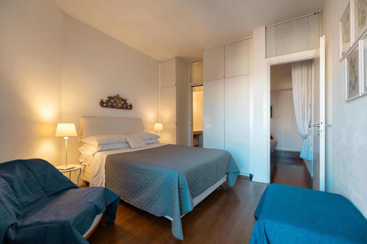 Di fronte alla basilica di S Pietro - 2