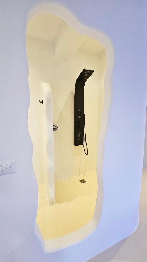 ELLI TROPiCAL LUXURY SUITES SUNSET-INFINITY POOL- SEA SIDE-NEAR CENTER PARKING - 4