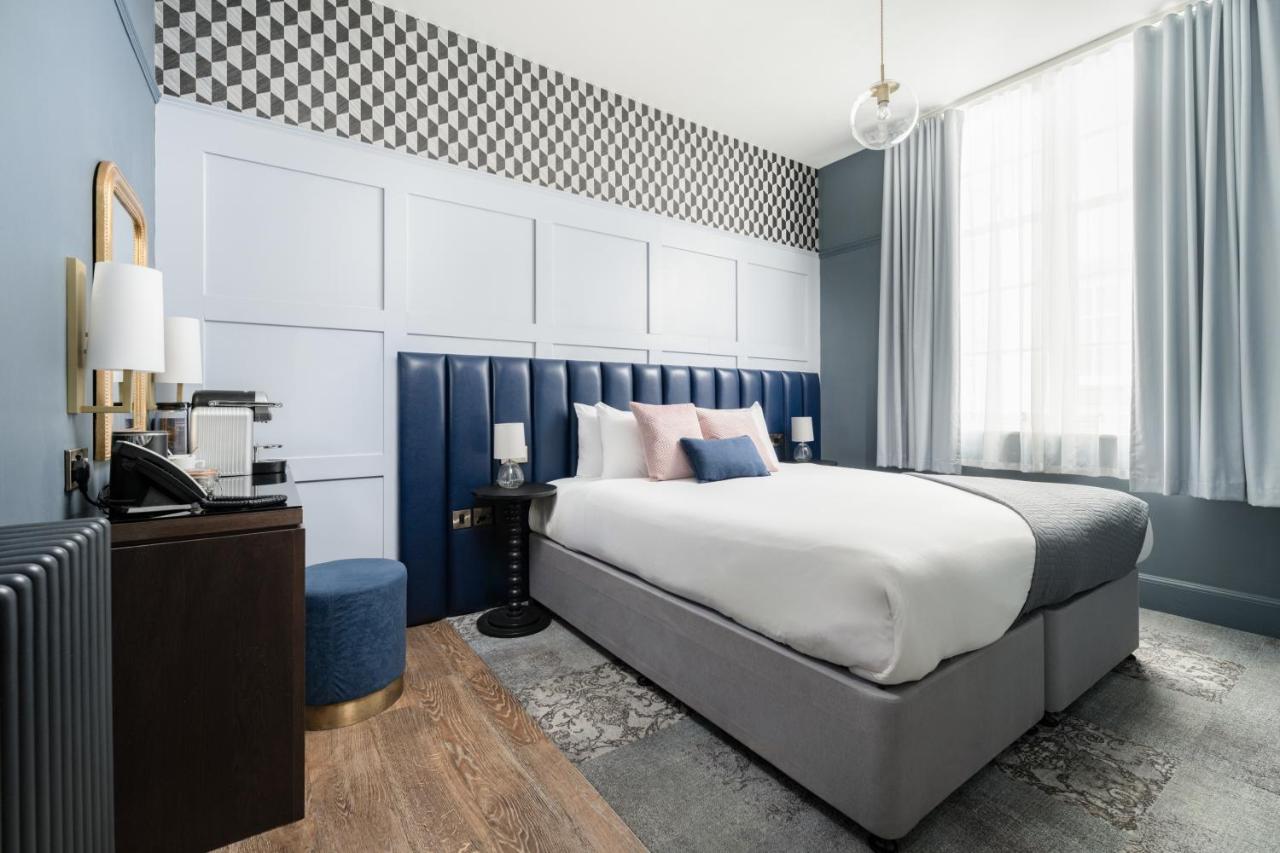 King Room with Roll-In Shower - Disability Access
