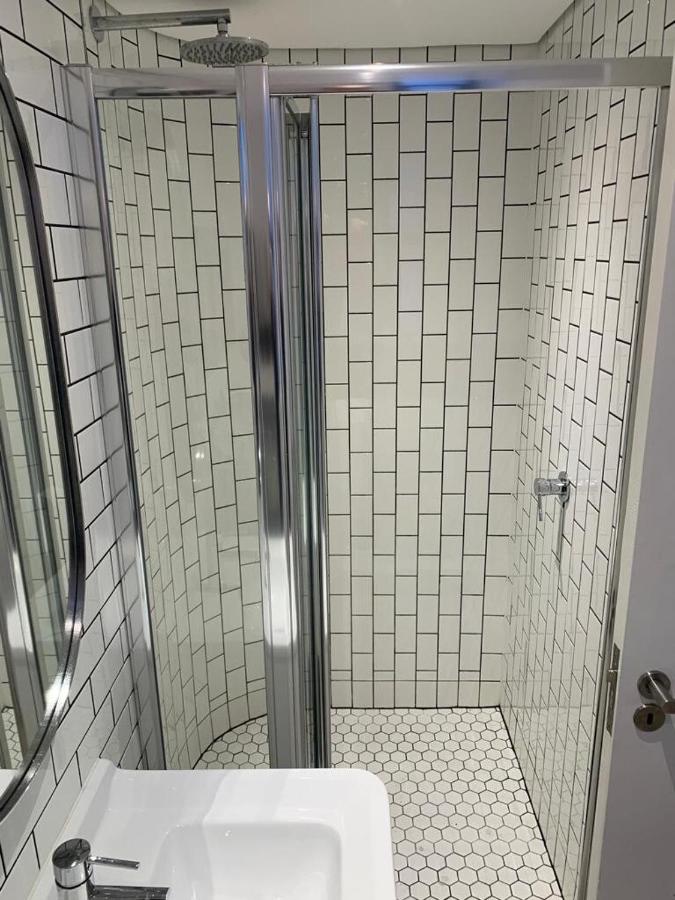 Minimalist Beauty Walk To Restaurants And Shops - 2