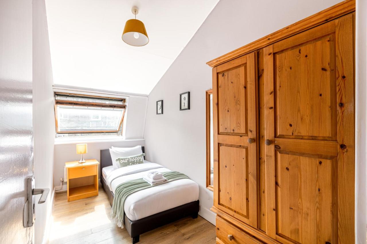 magnificent 3BR Apt with Balcony - 2