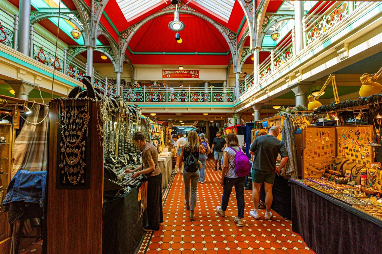 magnificent 3BR Apt with Balcony - 5