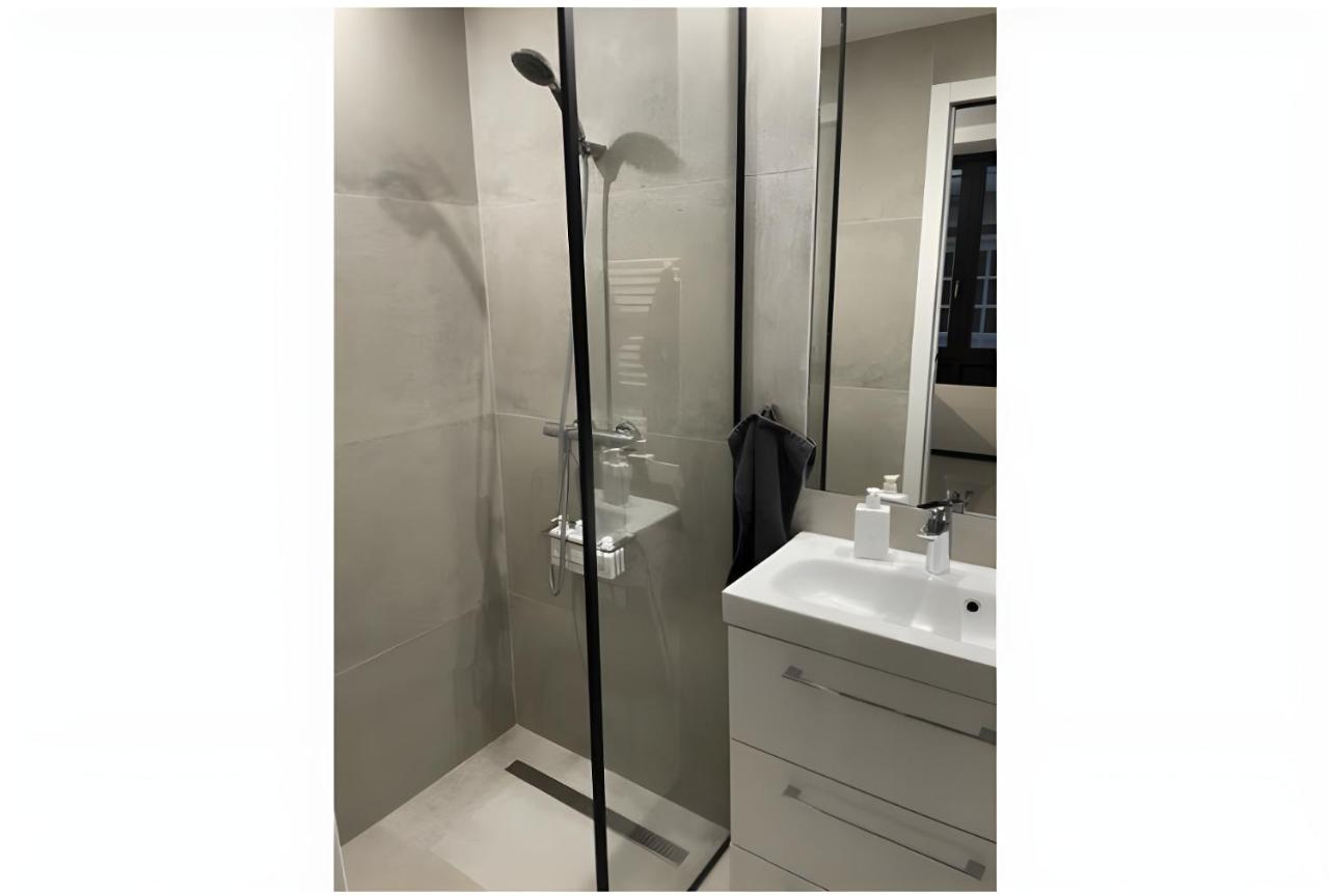 Modern Studio Apt In The Heart Of Paris - 4