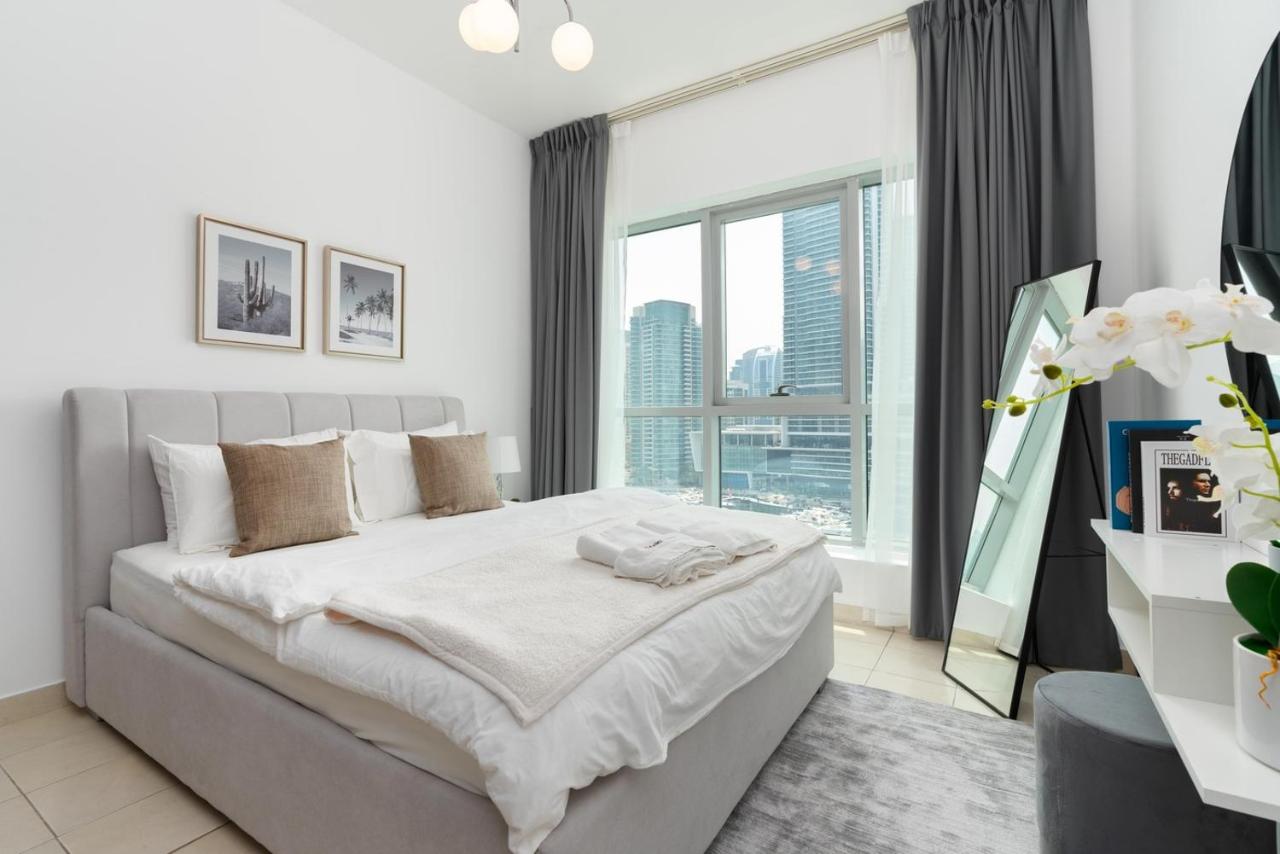 Gala Guests - Stunning Front-Row Marina Views at The Point - 3