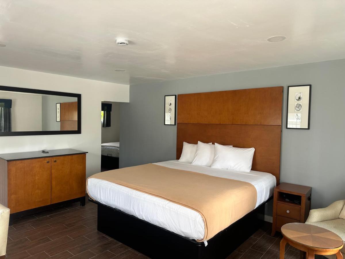 Oceanside Inn & Suites — photo 8