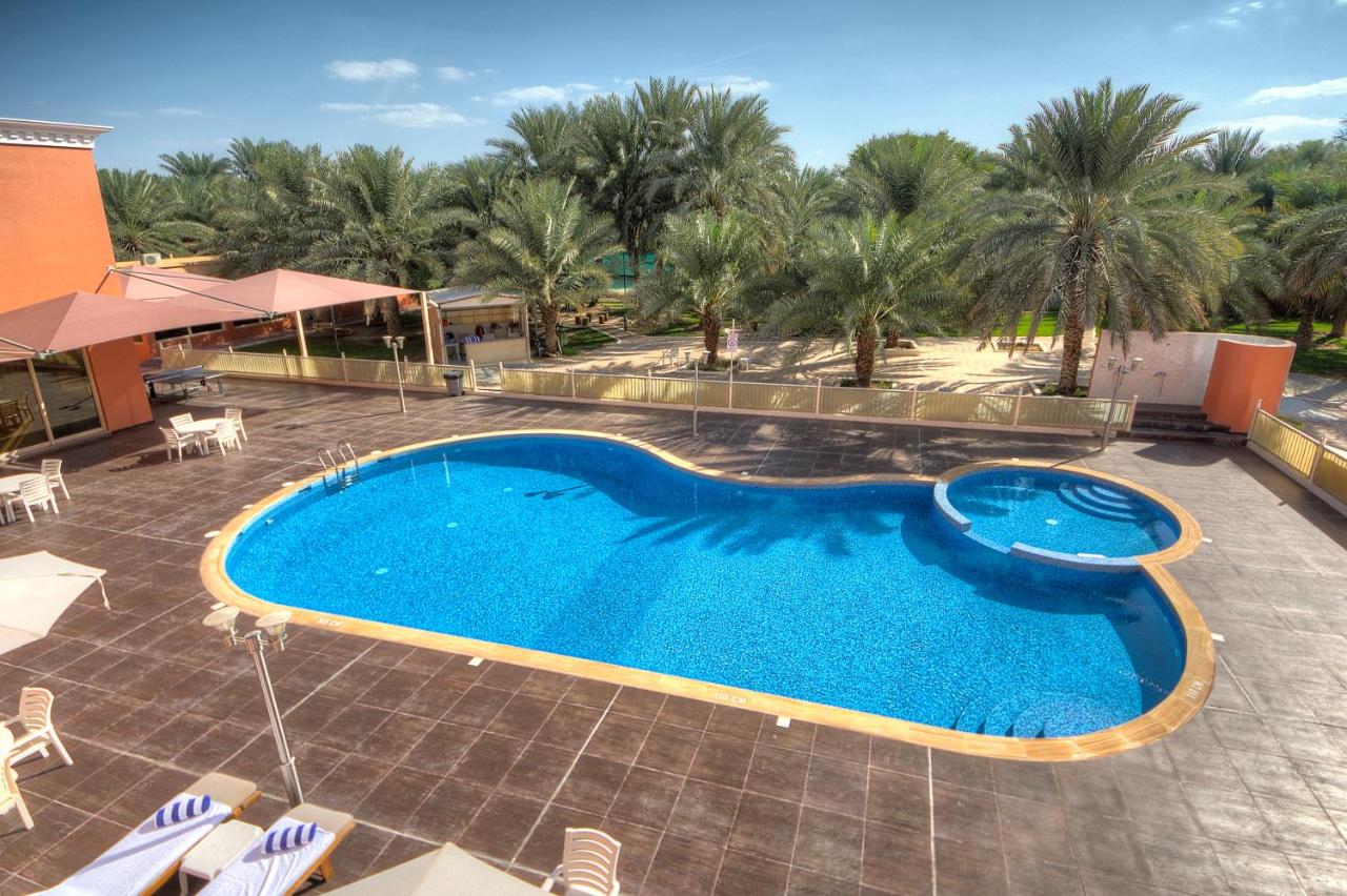 Heated swimming pool: Asfar Resorts Al Ain