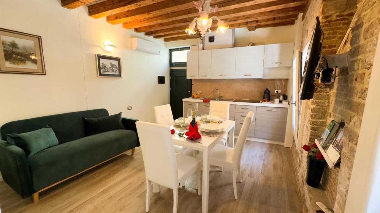 Graceful Venice Barnaba Suite by Ca-Sa Check