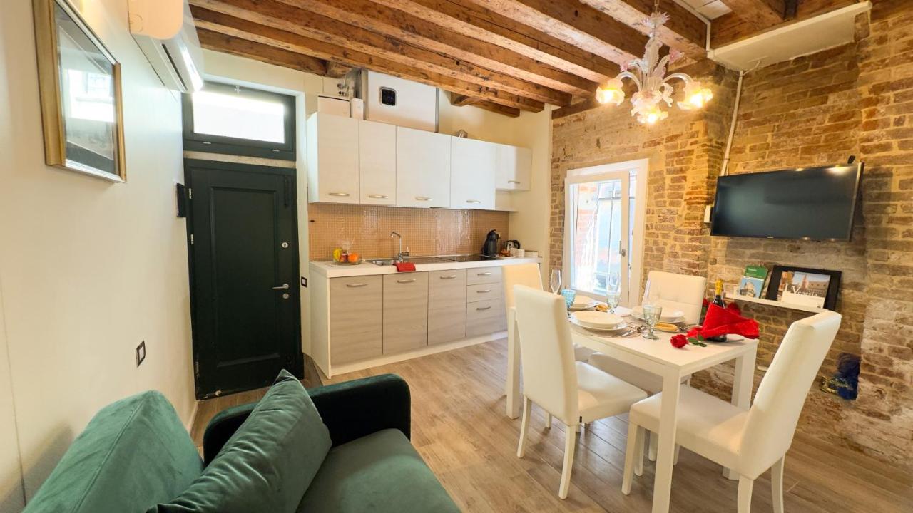 Graceful Venice Barnaba Suite by Ca-Sa Check - 4