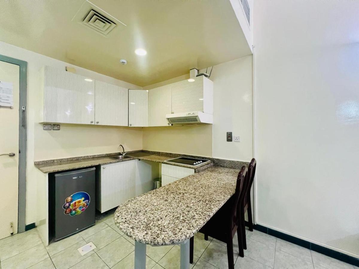 Sky Hotel Apartments - 4