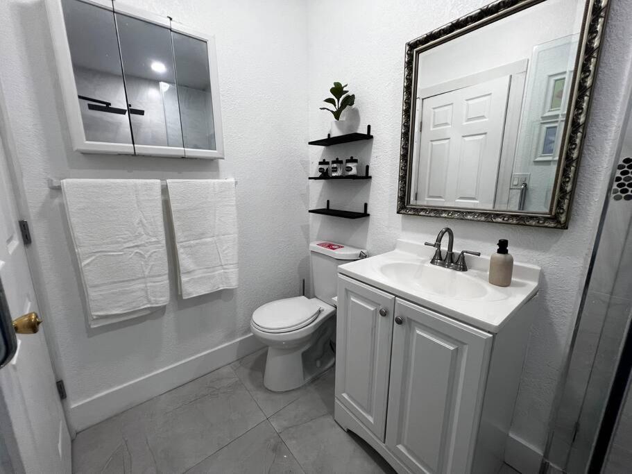 GREAT Luxe House NEAR Downtown & Marina in Miami - 5