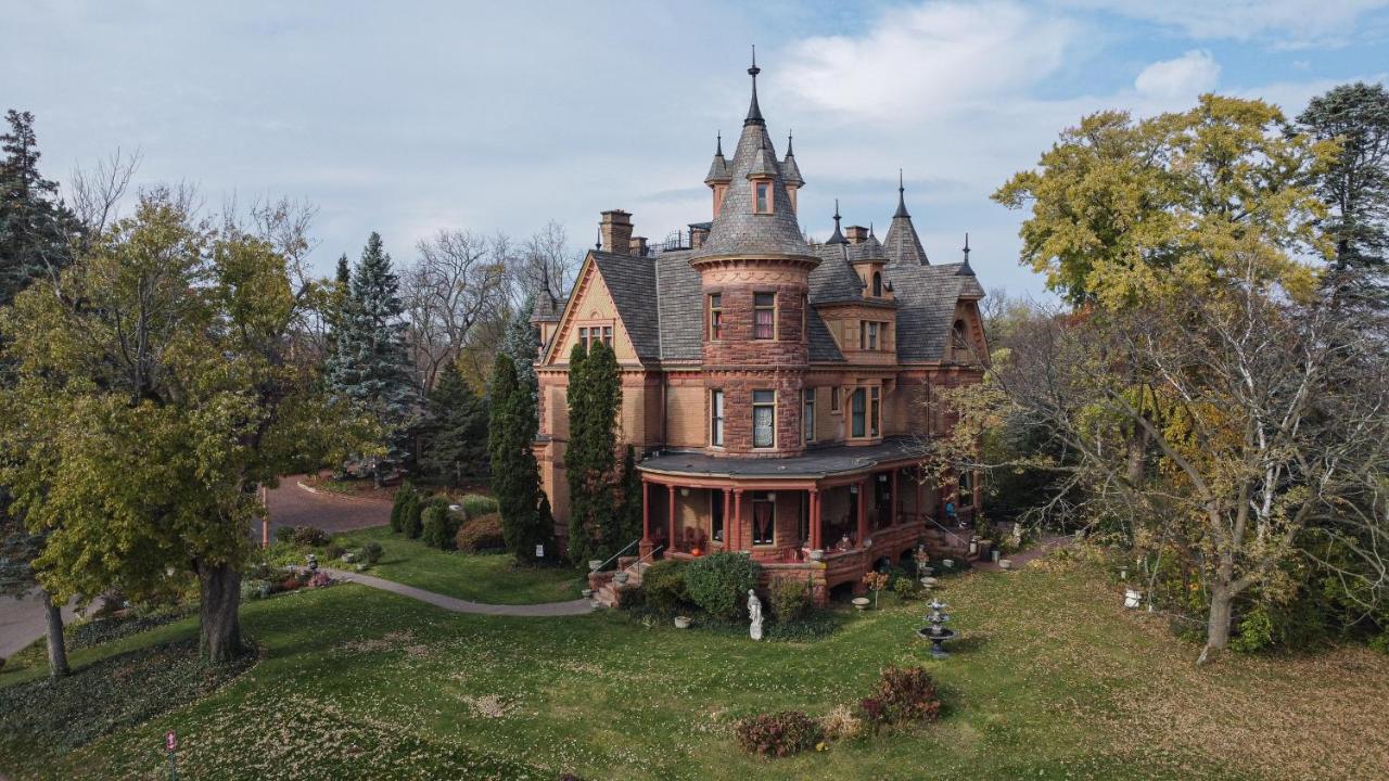 Henderson Castle Inn — photo 1