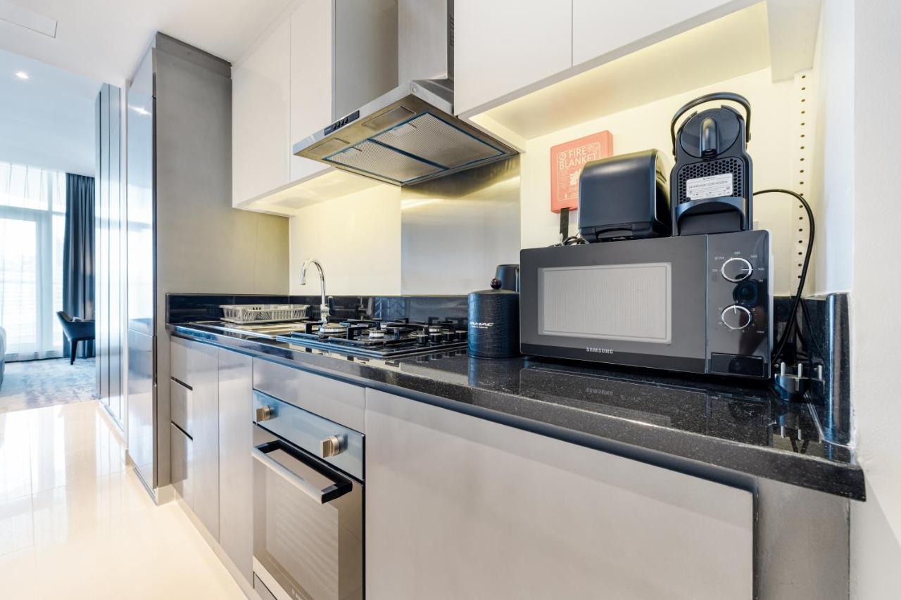 A Living-Modern Studio Apartment with Balcony & Canal view at Prive 2507B ,Business Bay - 5