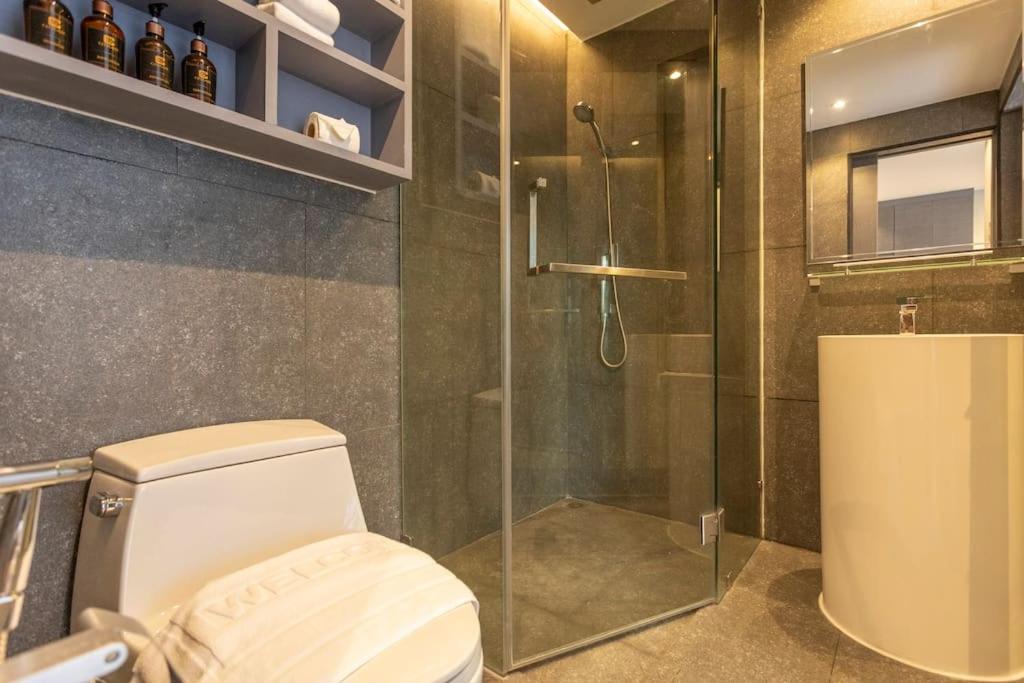 C141 Fully Loaded Best Facilities Nicest Apartment - 5