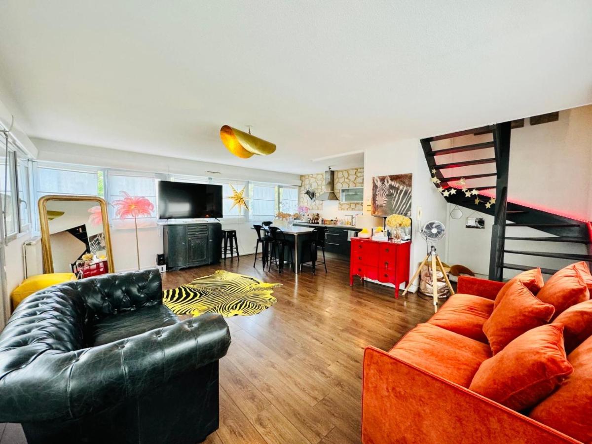 Loft atypique 130 m2 Clim patio couvert et terrasse pkg gratuit tram à 5mn à pied un accès direct au centre-ville