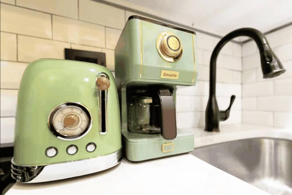 The Green Room: 70s Groove Themed Studio - 4