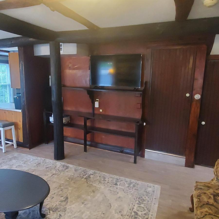 Lincoln Log Hotel — photo 4