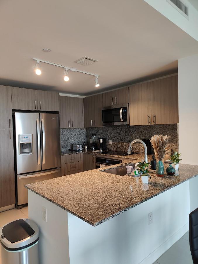 Stylish 1-Bedroom Getaway Apt- pool & gym - 5