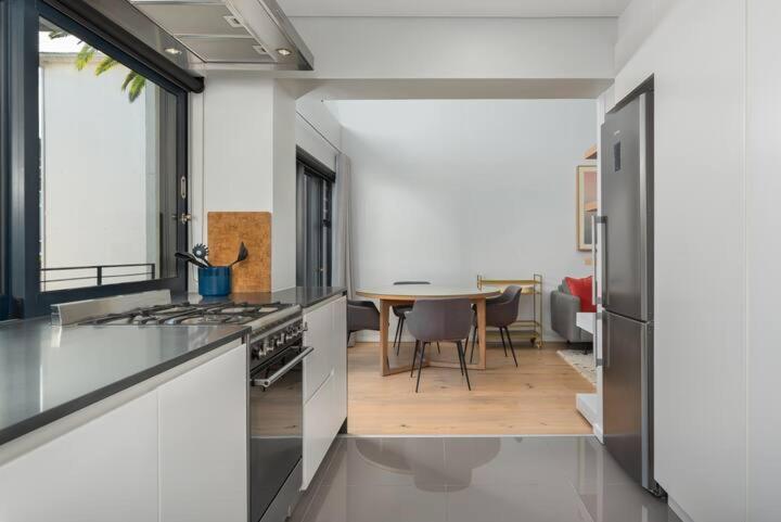 Lovely Sea View Duplex Sea Point - 5