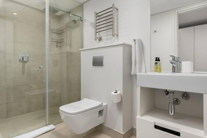 Lovely Sea View Duplex Sea Point - 3