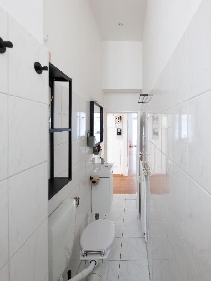 Hip & Beautiful City Apartment - 4