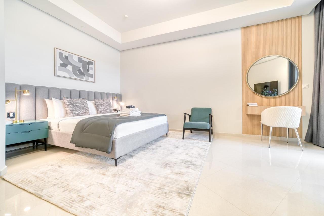 Cozy High-Floor Studio with Amazing Views - 2