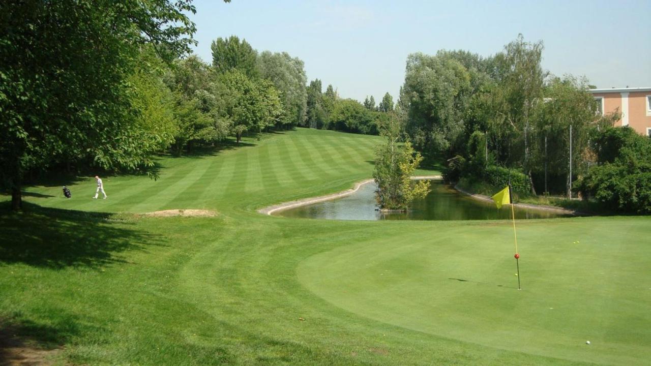 hotelF1 Paris Villemomble - 5