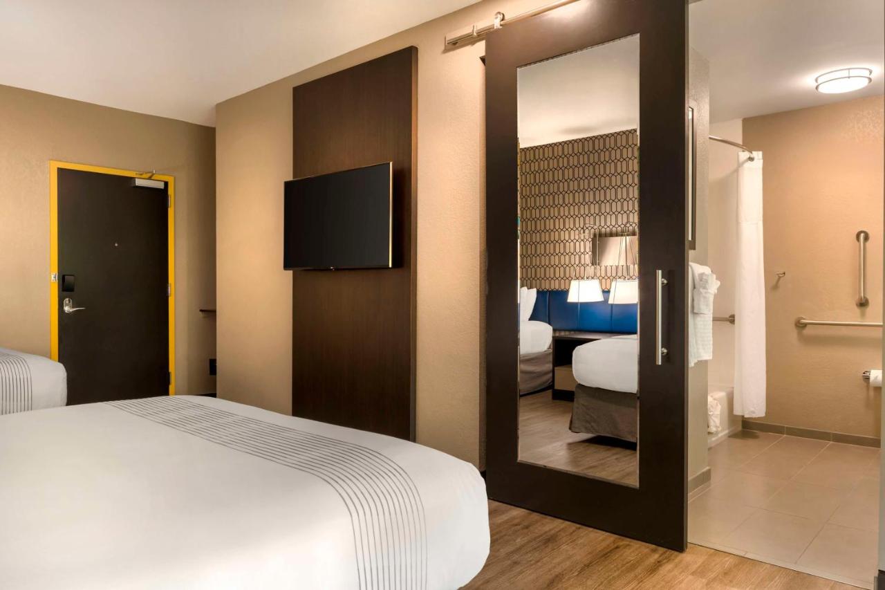 GLo Hotel Asheville-Blue Ridge Parkway — photo 19