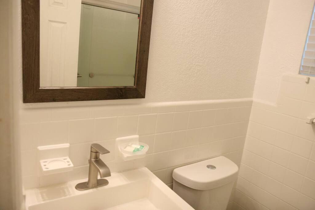 B03 Location! Studio close 2 Beach & Design District - 3