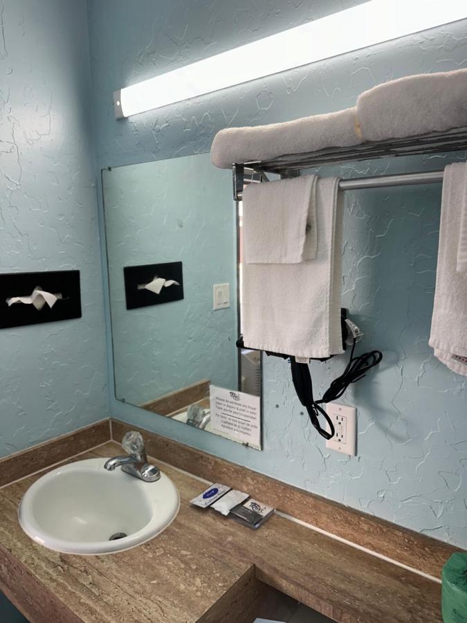 Travel Inn & Suites — photo 7