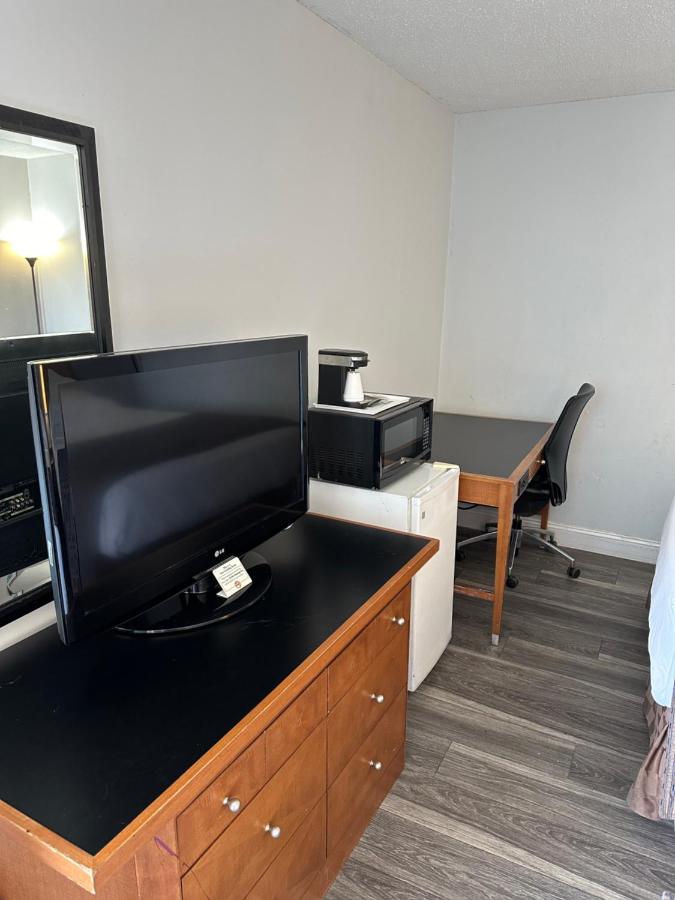 Travel Inn & Suites — photo 4