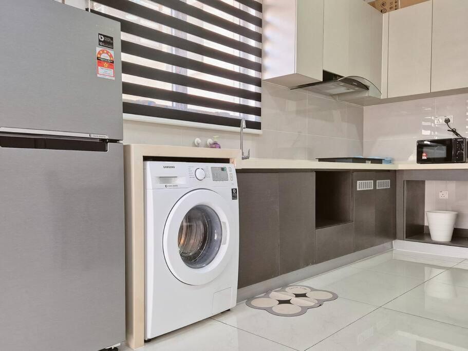 Direct mall access & beach - Large group 8 pax - 2