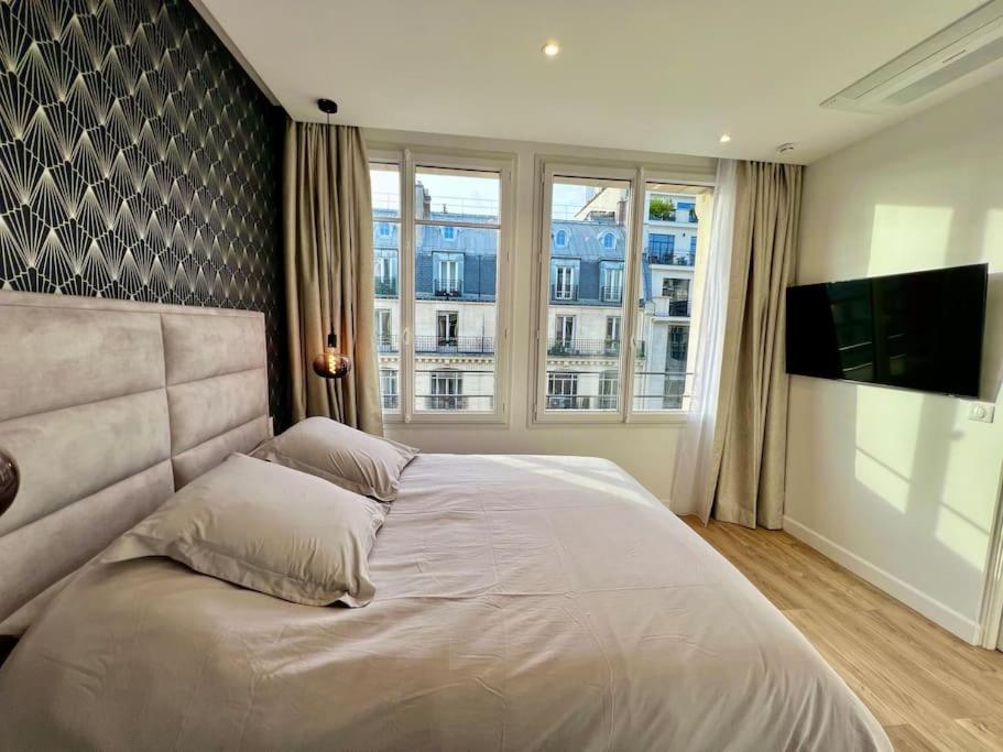 Very bright newly renovated apt with AC - 2