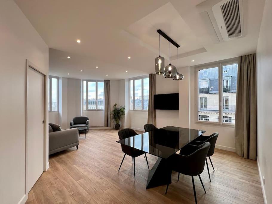 Bright newly renovated apt with AC - 5