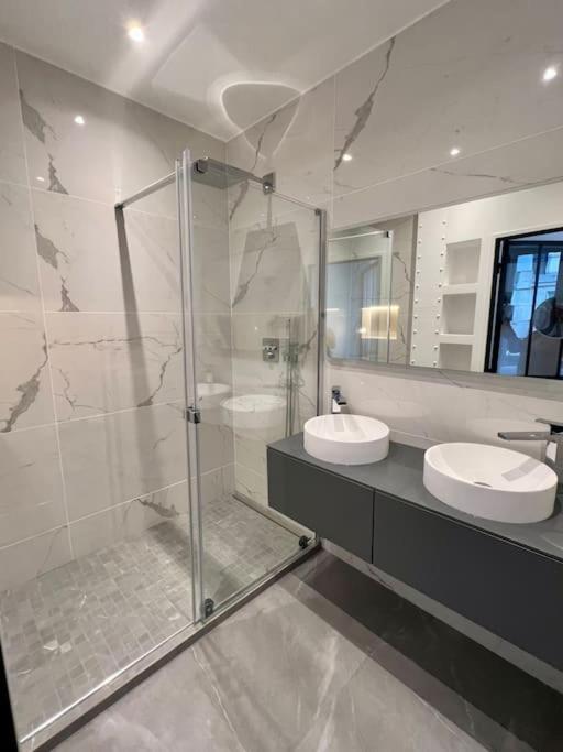 Bright newly renovated apt with AC - 3