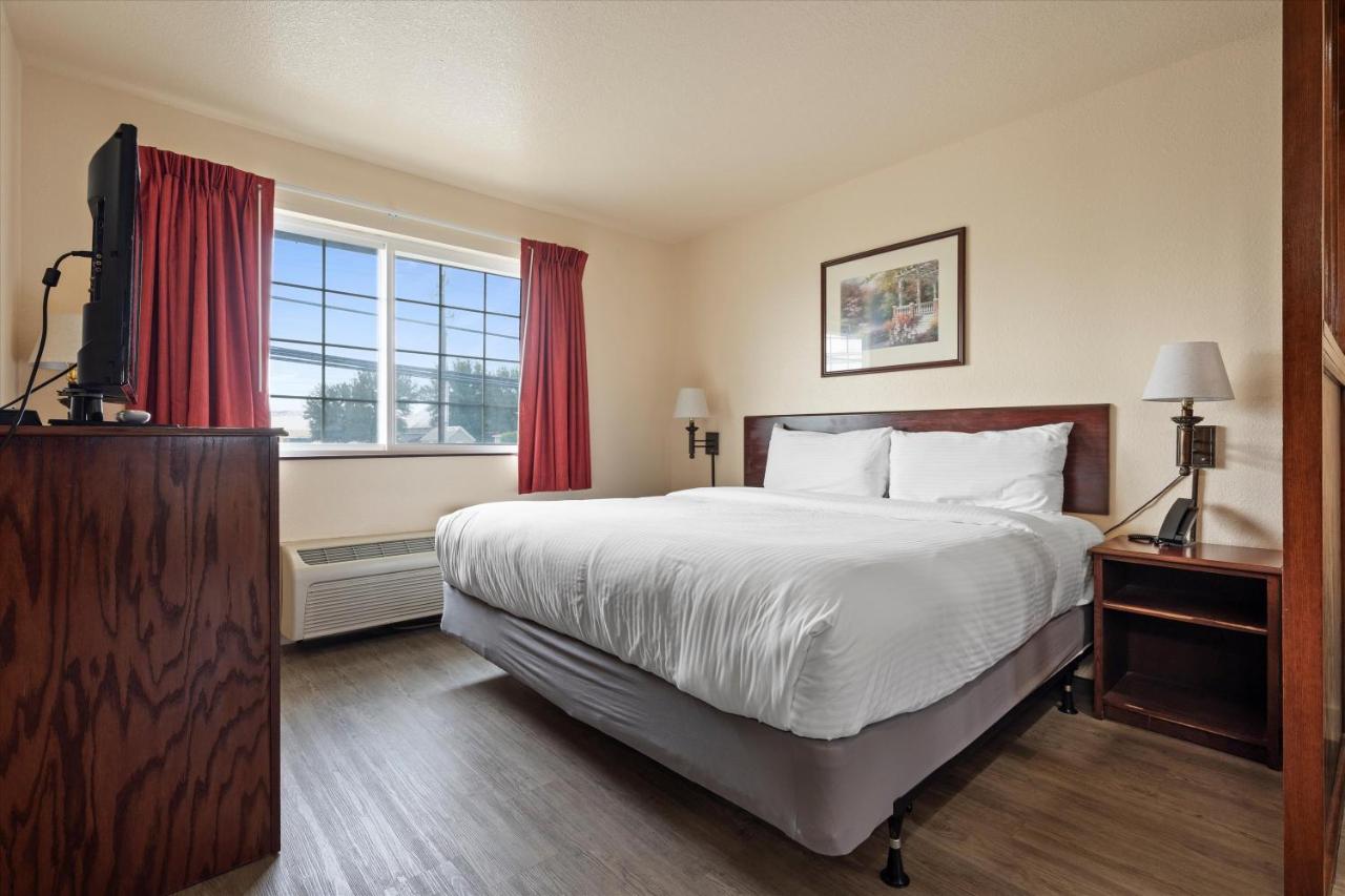 Quincy Inn & Suites — photo 8