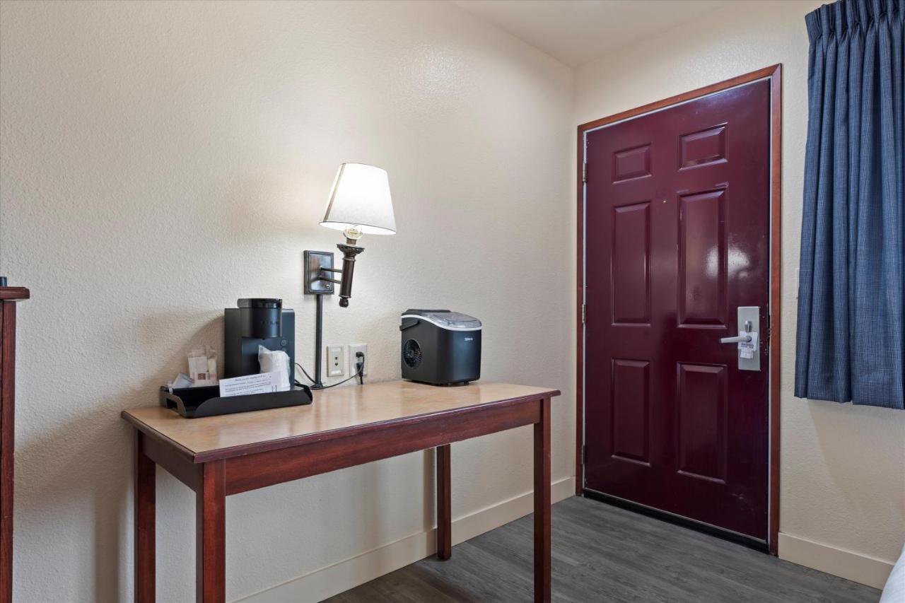 Quincy Inn & Suites — photo 22