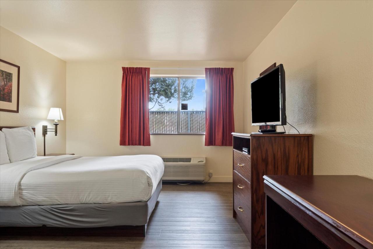 Quincy Inn & Suites — photo 23