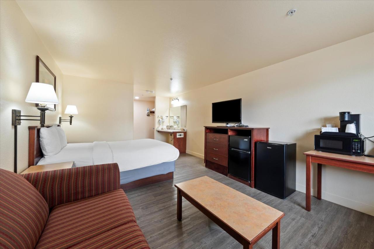 Quincy Inn & Suites — photo 4