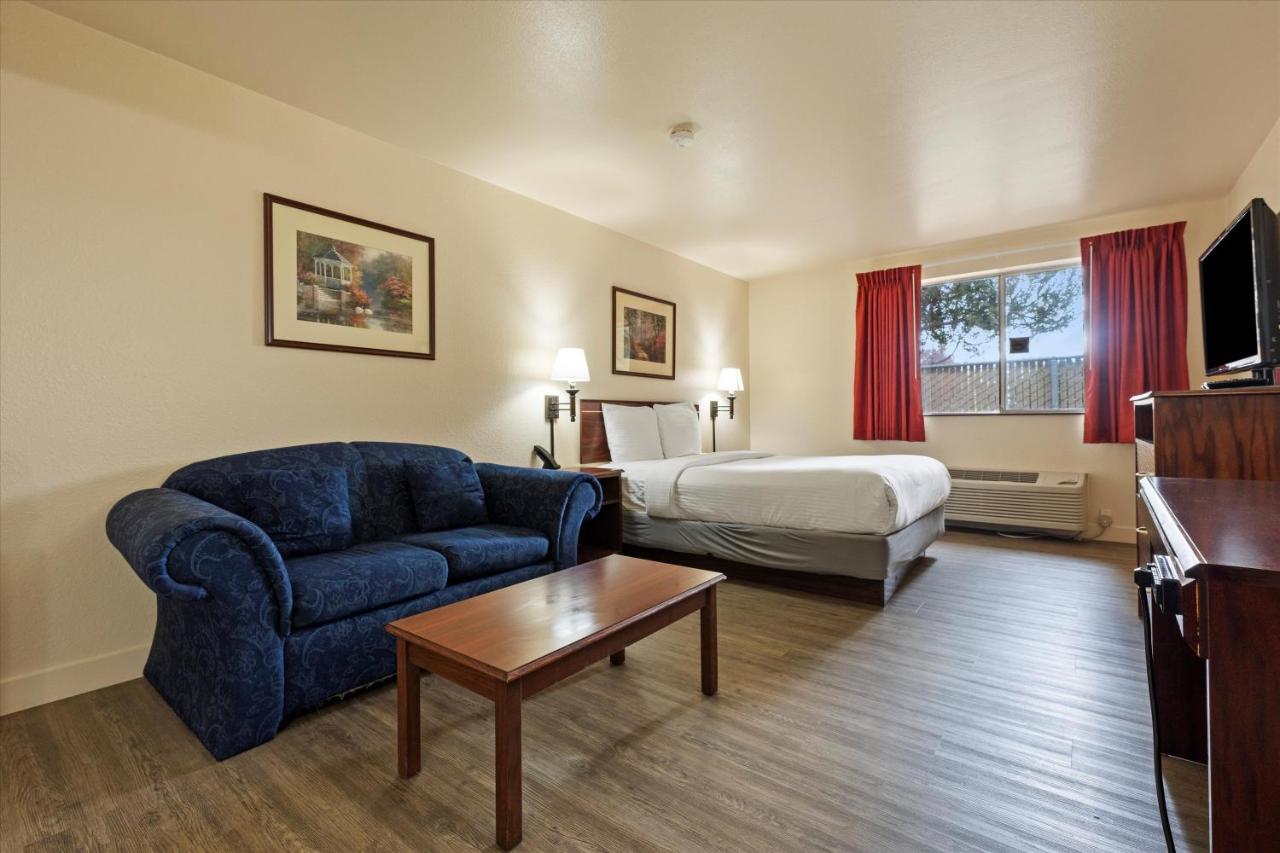 Quincy Inn & Suites — photo 3