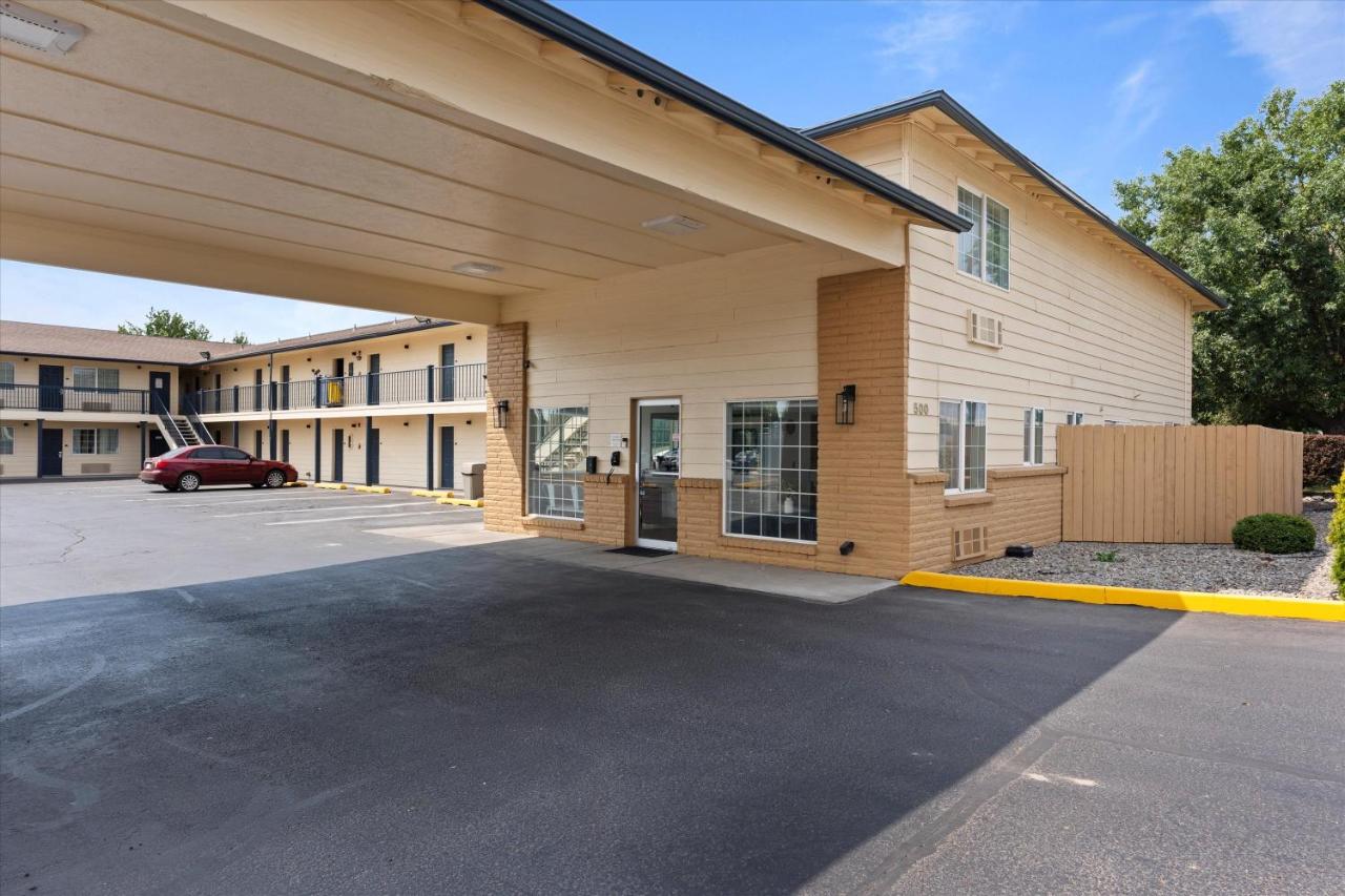 Quincy Inn & Suites — photo 17