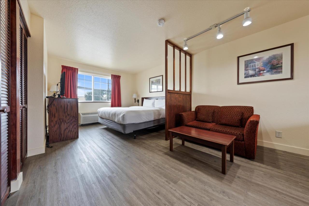 Quincy Inn & Suites — photo 18
