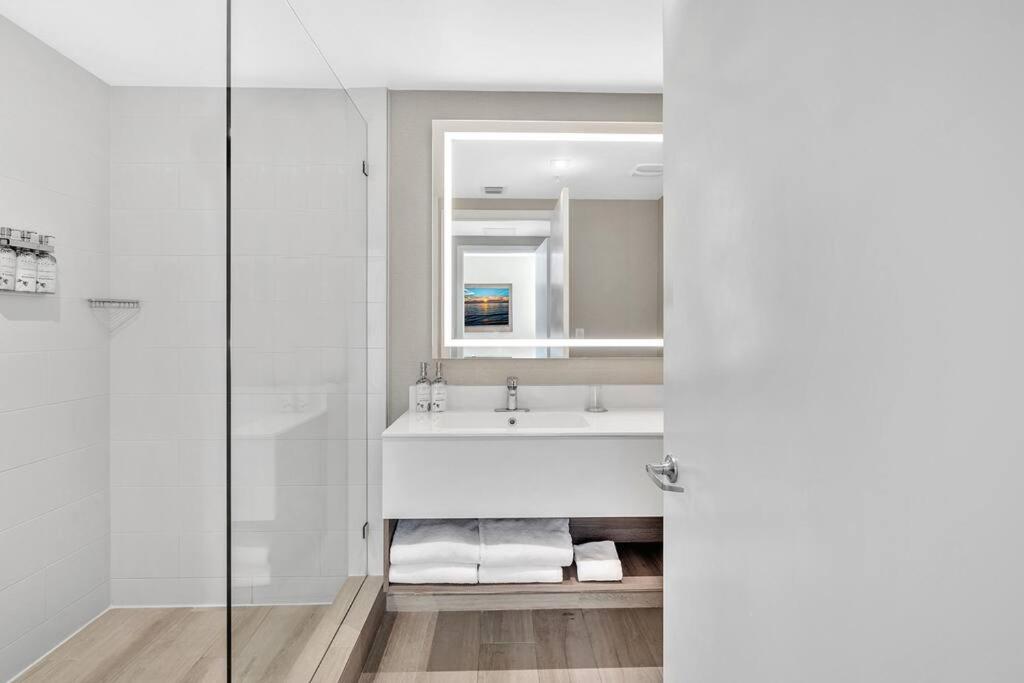 King Suite balcony water views-Hosted by Sweetstay - 3