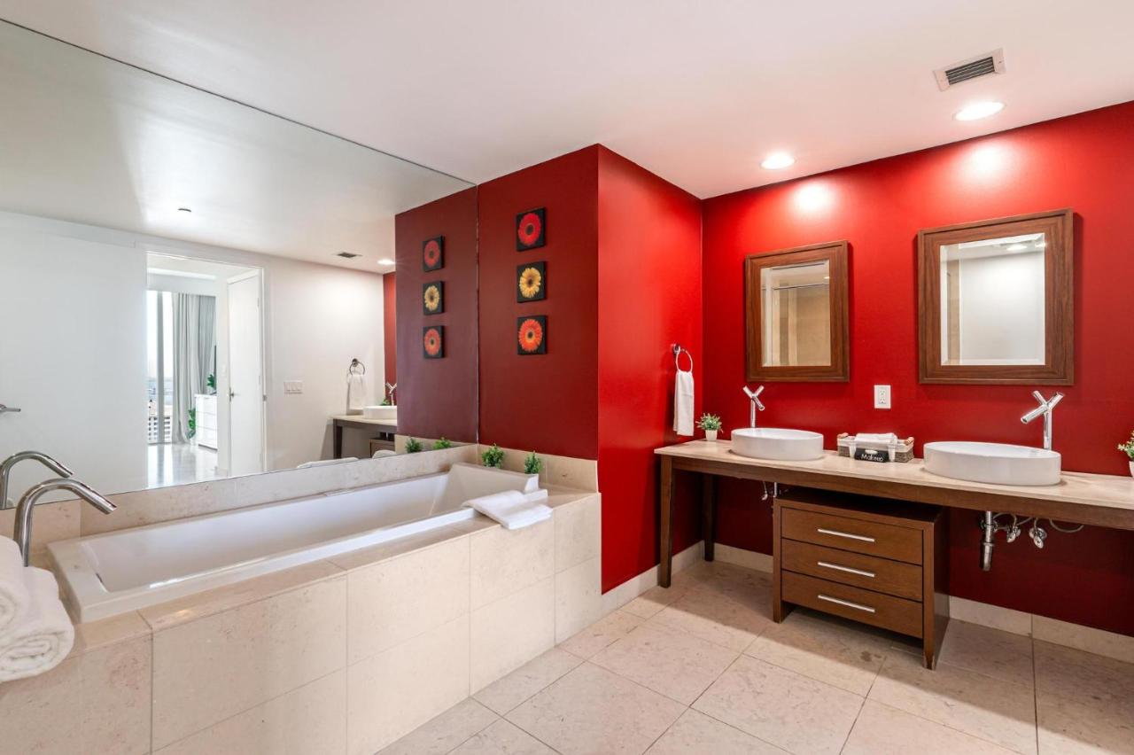 ICON Brickell Miami- 2 bedroom Condo with City and water views! - 3