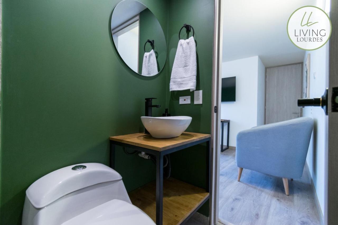 Living Lourdes 64-307 - 3