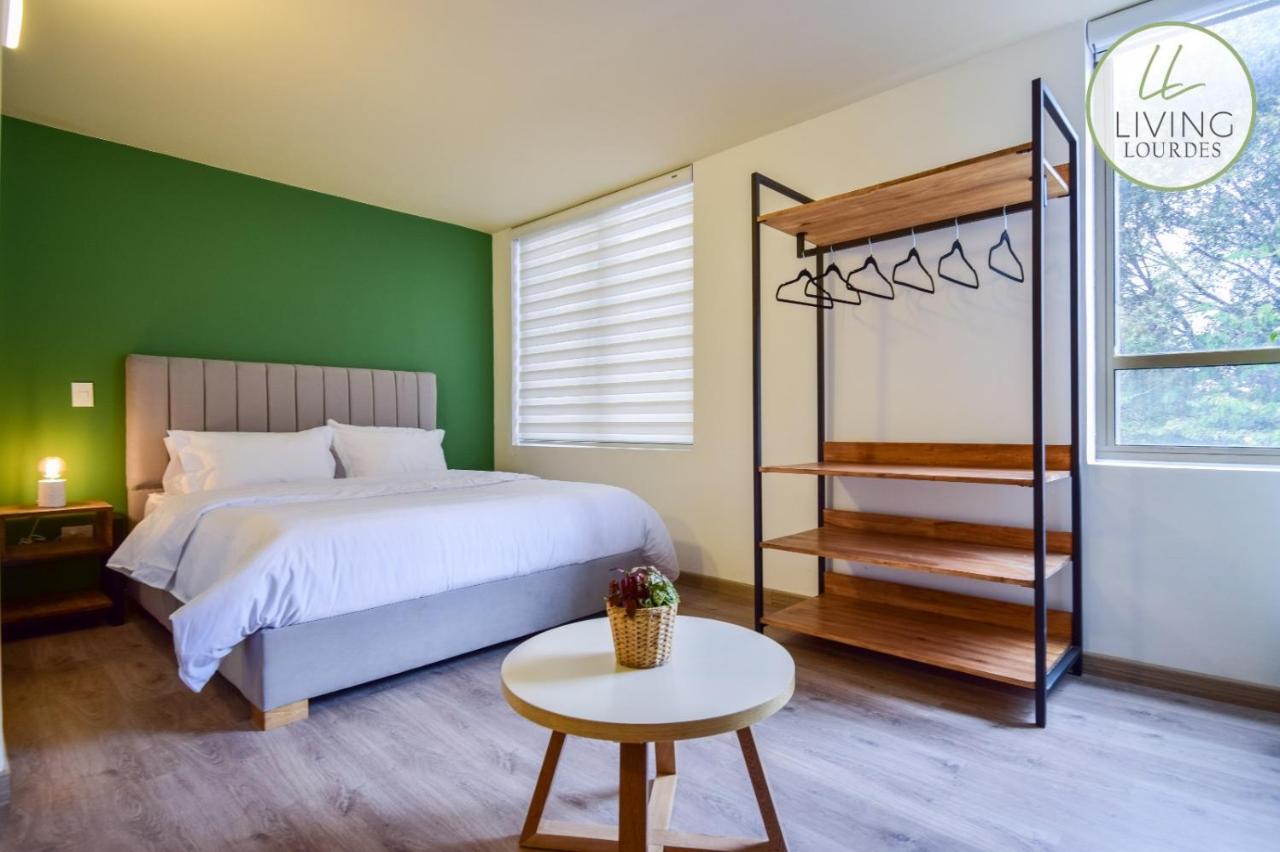 Living Lourdes 64-307 - 2